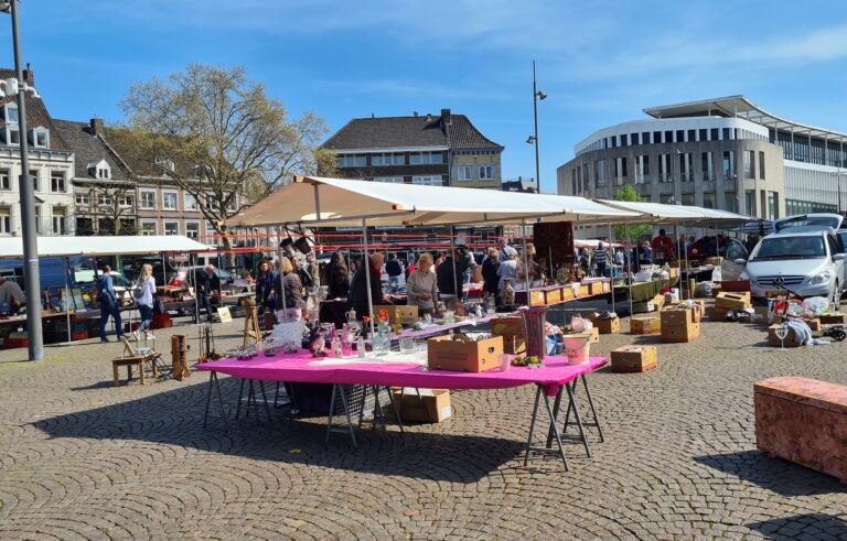 Dinsdagmarkt Bredene — markt-eten in Bredene